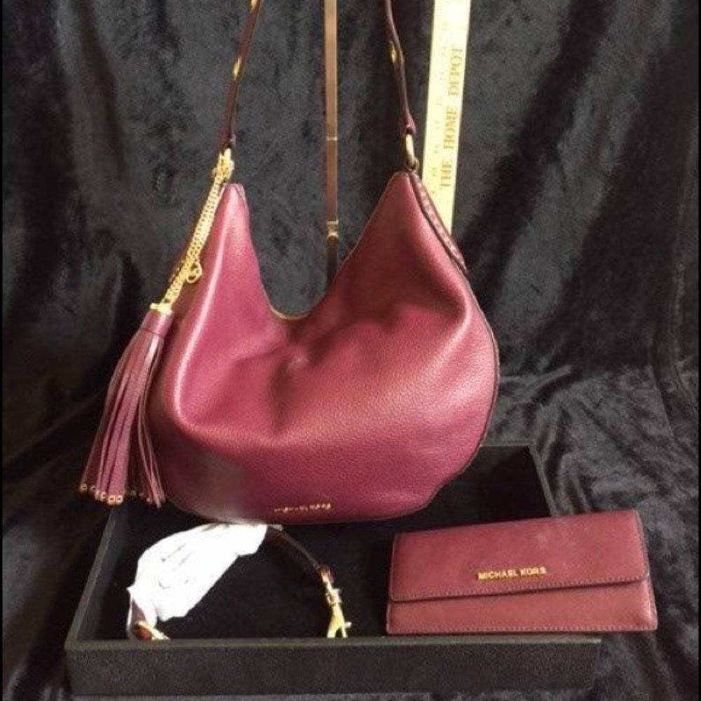 Authentic Micheal Kors Plum Hobo Purse & Wallet